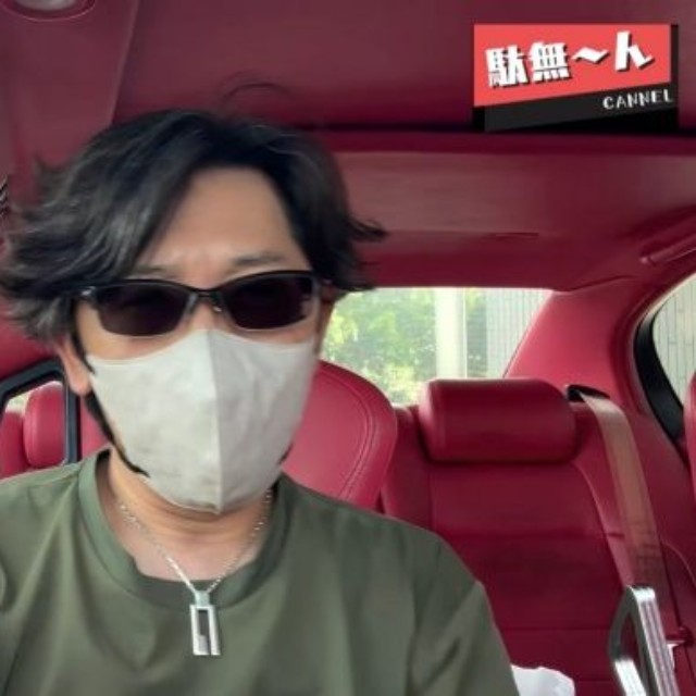 トンビにパンを奪われた当時の様子を語る投稿者さん（画像提供：駄無〜んCHANNELさん）