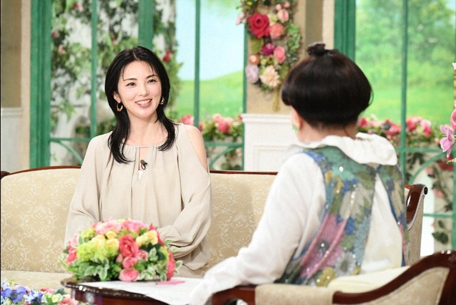 「徹子の部屋」　（右から）黒柳徹子、田中麗奈＝テレビ朝日提供