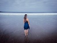 鏡の前にいた、服に着られている私。あの日から避け続けるワンピース