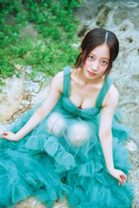 「川上千尋 ファースト写真集 永遠未遂」（徳間書店）より／撮影：岡本武志