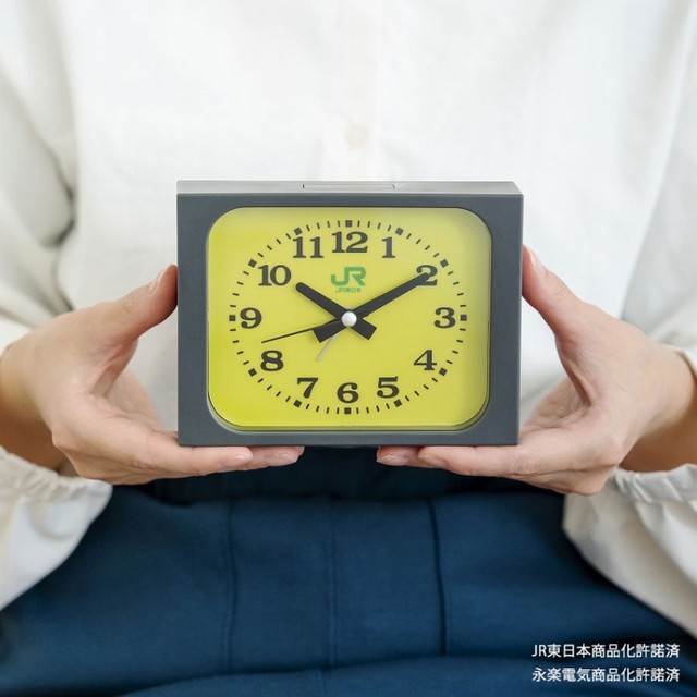 「JR東日本 みどりの駅時計BOOK」（宝島社）の使用イメージ