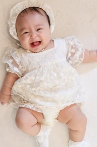 ニコニコ笑顔！大きくなったね（提供：＠_3170g_51.5cmさん）
