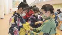 着付けや作法を学ぶ総社高校・家政科の生徒