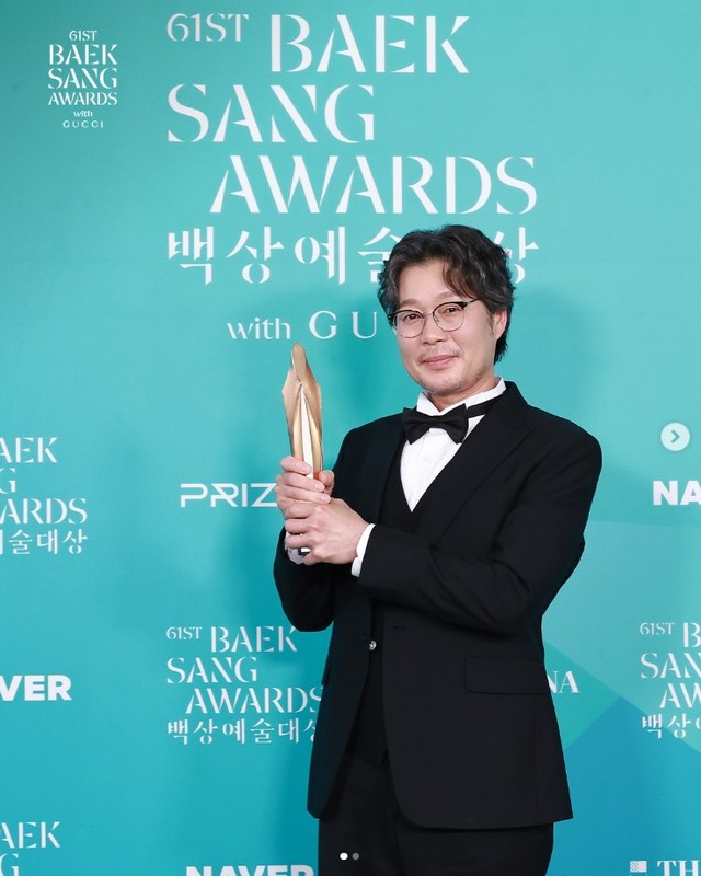 「第61回 百想芸術大賞」映画部門で助演男優賞を受賞した俳優のユ・ジェミョン（出典：baeksang.official）