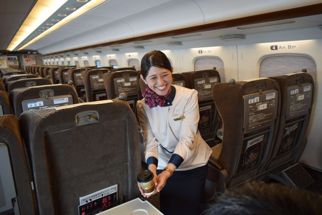 11月から東海道新幹線グリーン車で始まる「モバイルオーダーサービス」のイメージ（提供）