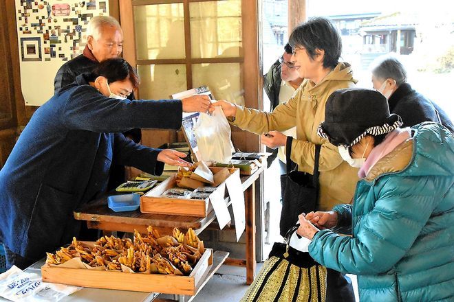 Out-of-service station’s ‘ekiben’ draws customers in Kagoshima