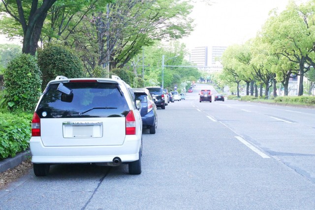 路上駐車をした理由は「駐車場にとめるほどの時間ではなかったから」が最多　※画像はイメージです（photoAC）