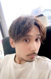 自らウィッグを装着し魅力を発信するノゾエさん／かつらニキ（ノゾエタカシ）さん（@katsuraniki）提供