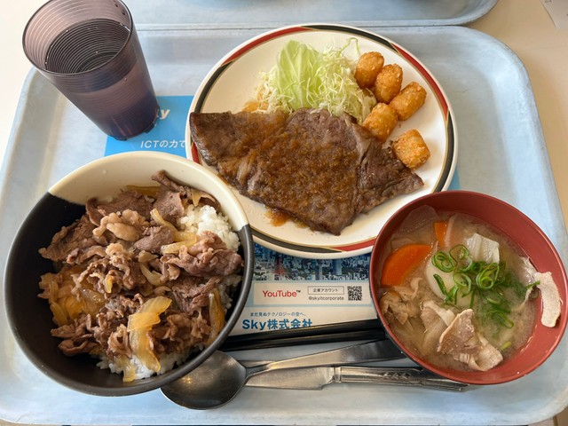ステーキ290円！牛丼390円！ボリュームたっぷりです（白くまさん提供）