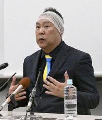 大阪府岸和田市長選への立候補を表明する「ＮＨＫから国民を守る党」の立花孝志党首＝２０日午後、岸和田市（写真提供・共同通信社）