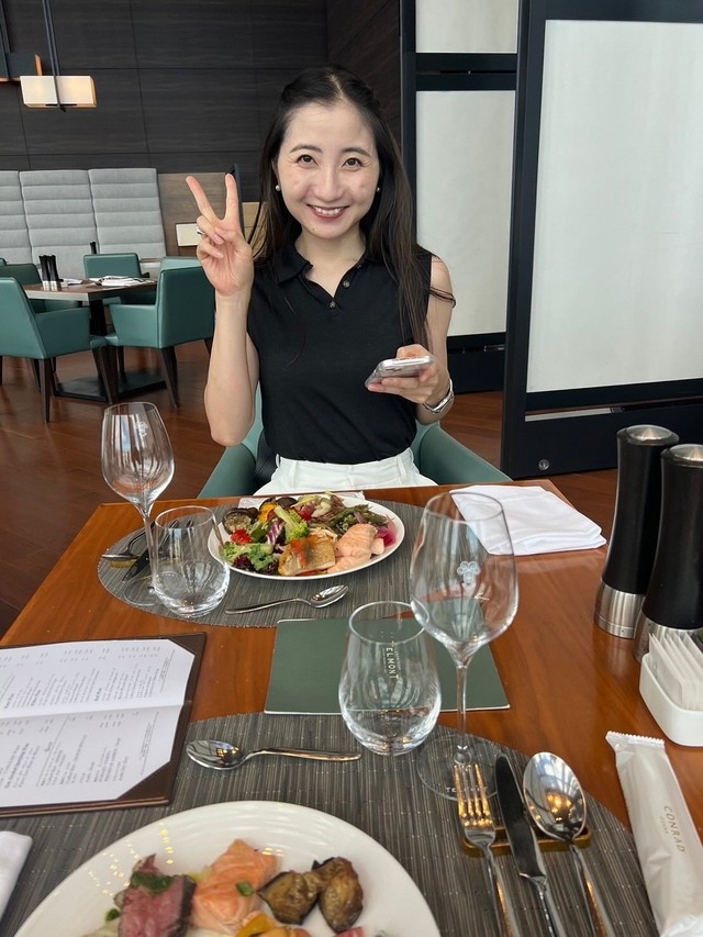 現在31歳の投稿者さん…亡き母と口の形が特にそっくりなのだとか／Akaneさん（@_gin720）提供