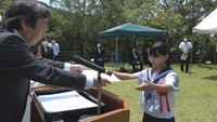 香川県の児童・生徒の文章力向上を目指す「壺井栄賞」の授賞式