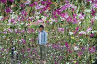 ランに包まれたチームラボ代表の猪子寿之さん