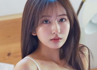 斉藤里奈（撮影／唐木貴央　ヘアメイク／新井祐美子　スタイリング／八杉直美）