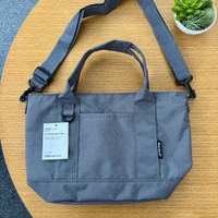 ショルダーバッグにもなるため、お散歩中に両手が空きます（提供：大創産業/Standard Products）