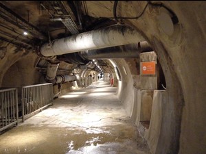 くさい博物館対決!?　英国の客船で再現 × パリの下水道の現実　