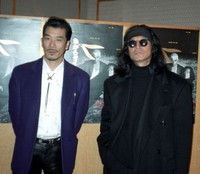 内田裕也さん（右）と宇崎竜童＝1992年