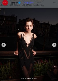 「Cartier Cinema Club」に出席したエマ・コリン＝カルティエのインスタグラム＠cartierより