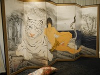 木村了子「目覚めろ野性！水墨鰐虎図」の屏風絵はフォトスペースに＝都内