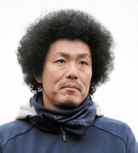 アフロヘアがトレードマークだったトータルテンボス藤田さん＝2019年撮影