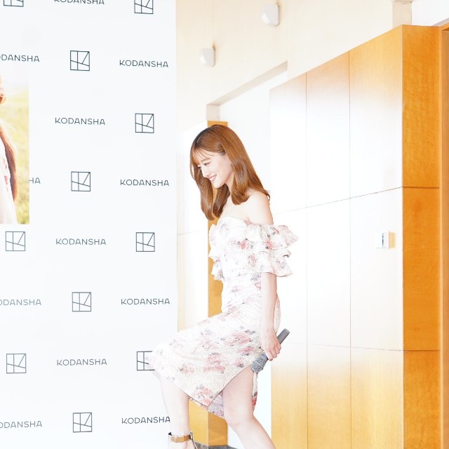 写真集の発売記念会見に登場した中田花奈