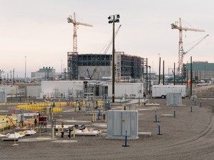 核施設跡地で建設が進む巨大な太陽光発電所　米国の砂漠地帯、汚染リスク指摘する声も