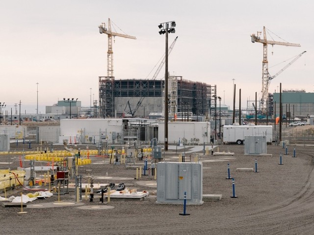 核施設跡地で建設が進む巨大な太陽光発電所　米国の砂漠地帯、汚染リスク指摘する声も