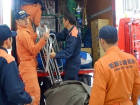 兵庫からも災害救助犬、逃げ遅れた人を捜索　熊本地震