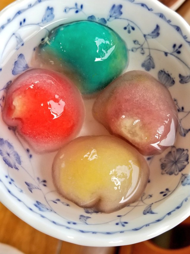 「水晶湯圓」。カラフルな餡が透ける様子が楽しい（画像提供／かいわれ＠I'm a very delicious sproutさん）
