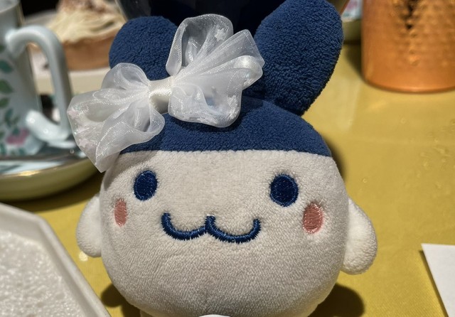 「たまごっち」シリーズの人気キャラクター・みみっち　こちらのぬいぐるみと一緒に訪れたレストランでの出来事でした／ほしこ@たまごっち垢さん（@hsk_gotch）提供