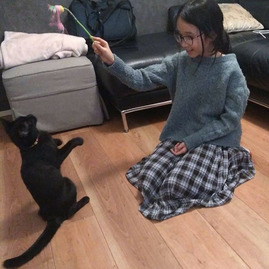 遊び大好き。集中して～二本立ち（Aさん提供）