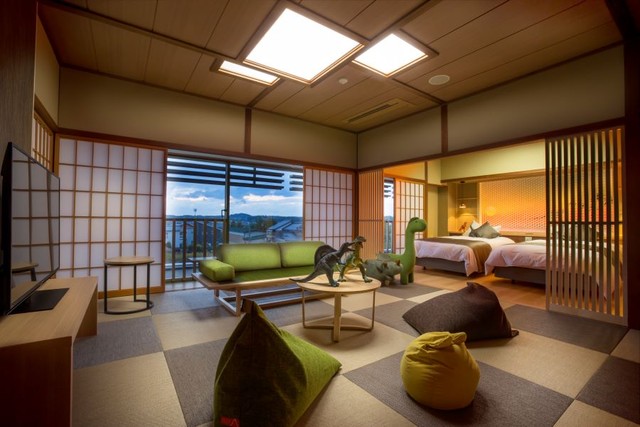 「グランディア芳泉の畳敷きの『恐竜ルーム』はおしゃれな空間じゅら」