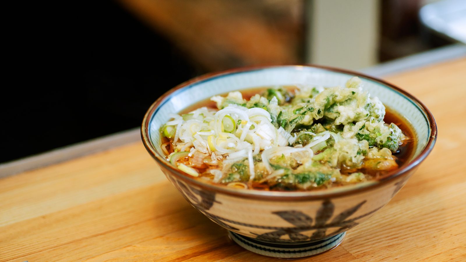 国境を越えた蕎麦愛。立ち食い蕎麦屋『福そば』が生んだ、<br>本気の鰹だしと季節の天ぷら。＠人形町