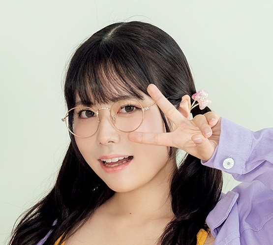 東雲うみ（撮影：鈴木ゴータ　ヘアメイク：杉野加奈　塚田桃子　スタイリング：毛塚由恵）