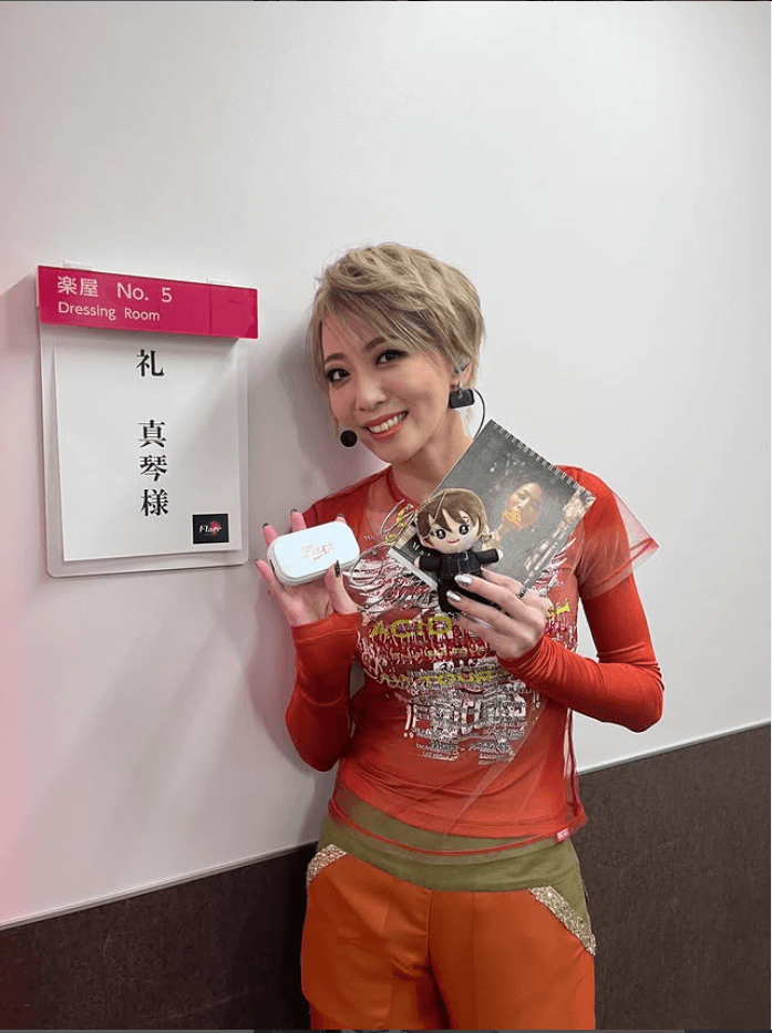 礼真琴のインスタグラム（＠macoto_rey_official）より