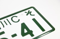 なぜ車のナンバーにアルファベット？　※画像はイメージです（Nakano/stock.adobe.com）