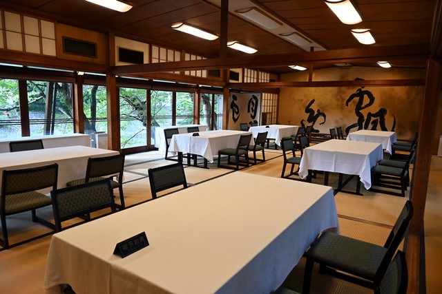 大広間では結婚式の披露宴などもおこなわれます