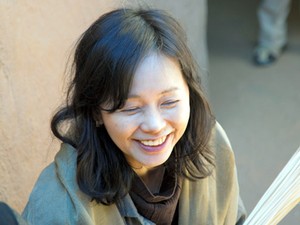 梨木香歩さん「椿宿の辺りに」インタビュー　痛みと死の物語、異世界へのいざない　
