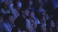 サーカスに魅了される観客