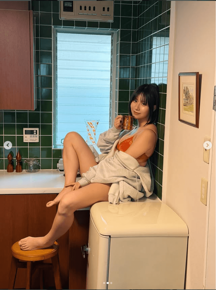「FLASH」（26年4月28日発売号）に登場した髙峰じゅりのオフショット　本人のインスタグラム（@takamine_juri）より