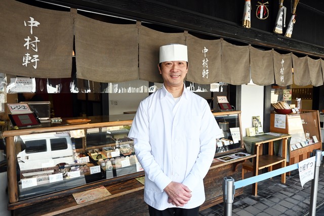 「御菓子司　中村軒」5代目当主・中村亮太さん（2026年4月撮影）