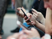 時刻と共に表示されるDM通知。溢れ出る脳汁、だからスマホはやめられない