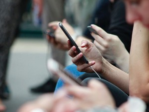 時刻と共に表示されるDM通知。溢れ出る脳汁、だからスマホはやめられない