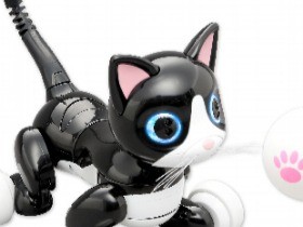 猫型ロボット発売だにゃ～　のどを鳴らし、ボール追いかけ