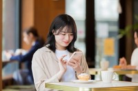 日本人が生涯でインターネットに接続して過ごす時間は平均「19年7カ月15日」　※画像はイメージです（japolia/stock.adobe.com）