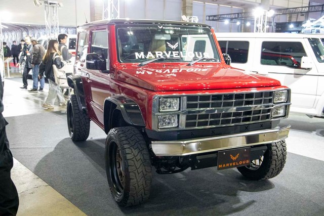 「MARVELOUS」のジムニーは、18インチホイール、エアロキット、サスペンションをカスタマイズ。