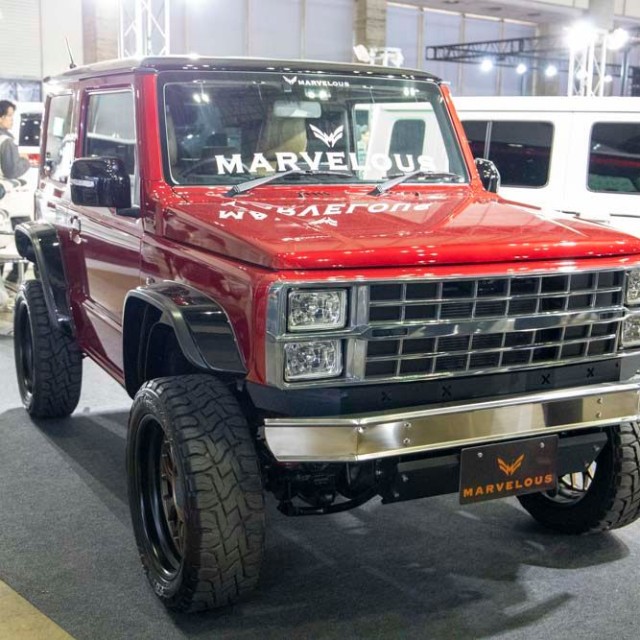 「MARVELOUS」のジムニーは、18インチホイール、エアロキット、サスペンションをカスタマイズ。