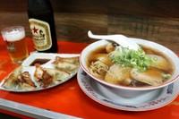 「友楽菜館」のチャーシュー麺とギョーザ。地元で長年親しまれきたやさしい味わい（京都市左京区田中里ノ内町）