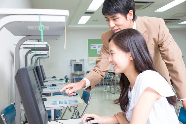 AIを最も使う業界は？　※画像はイメージです（Paylessimages/stock.adobe.com）