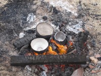 塩作りの様子(提供：香川県埋蔵文化財センター)